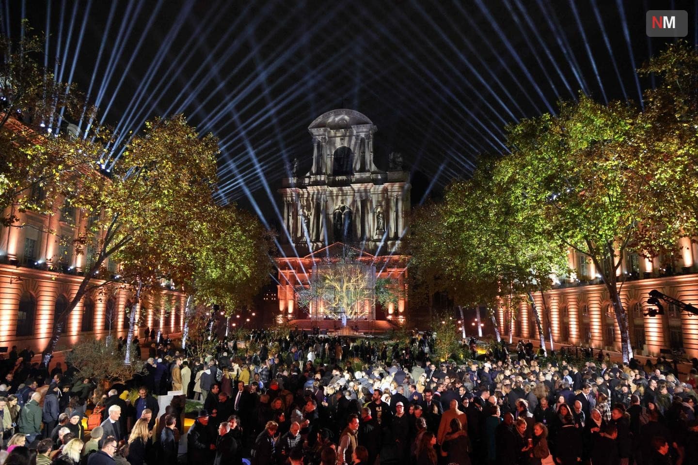 Paris : l’Hôtel de ville perquisitionné mardi ; le marché pour l’organisation de la commémoration des attentats du 13-Novembre dans le viseur